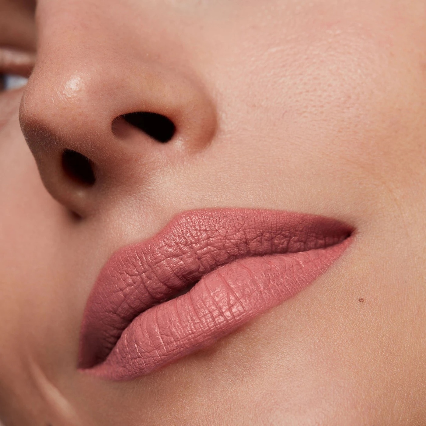 MAJOR HEADLINES MATTE SUEDE LIPSTICK SEDUCTIVE (LABIAL EN BARRA MATE)